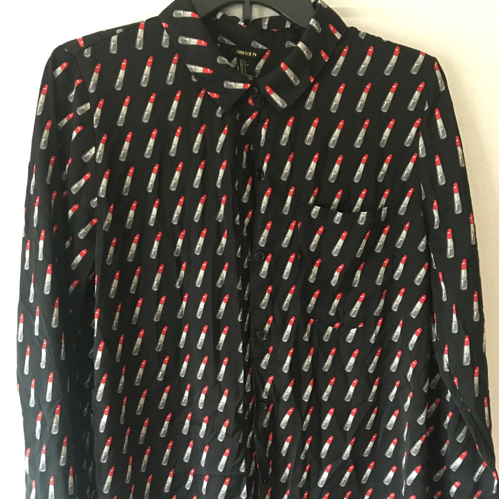 Lipstick pattern shirt